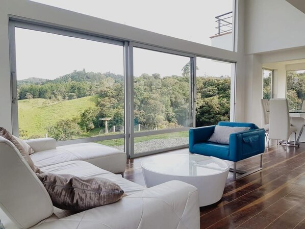 Living area - Casa de Campo de Lujo en el Retiro, Antioquia a 45 Minutos de Medellín (Retiro)