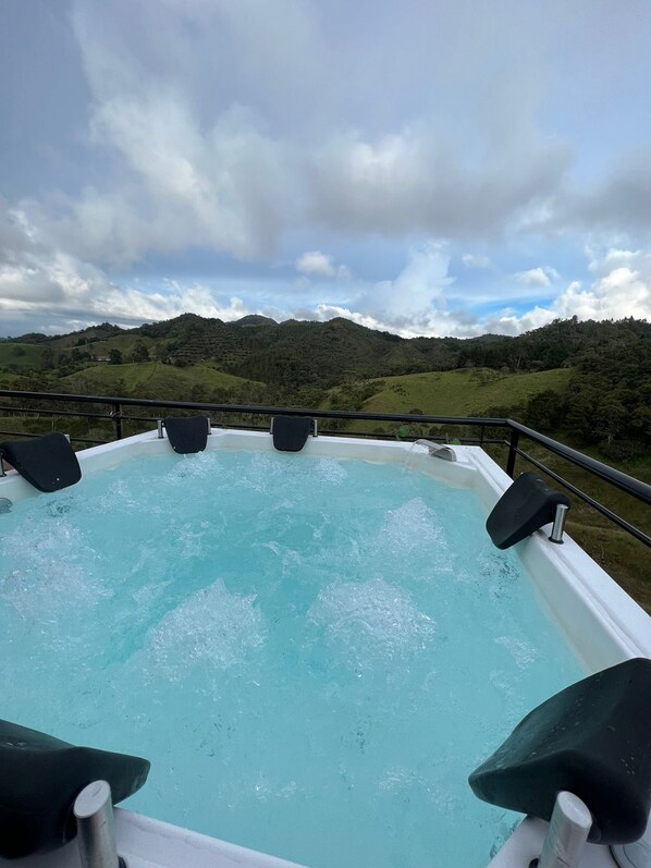 Outdoor spa tub