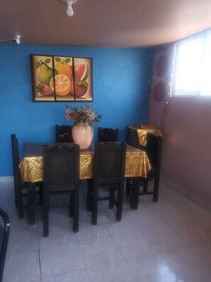 Economy Quadruple Room | Private kitchen | Fridge, blender, cleaning supplies, freezer - HOSPEDAJE BARATO MI CASITA DE COLORES (Tijuana)