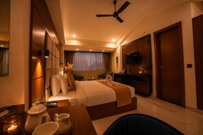 Deluxe Room | Hypo-allergenic bedding, minibar, desk, blackout drapes - HUE GUH The Porto Candolim (Marra)