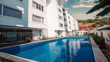 Kolam renang outdoor