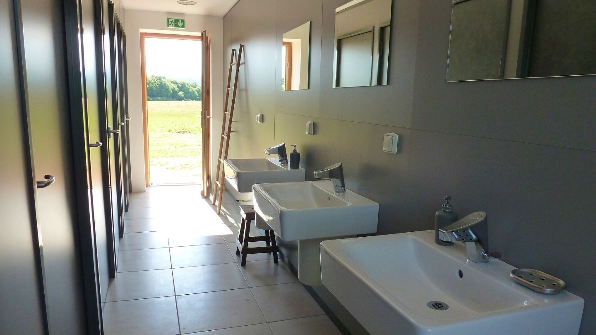 Douche, serviettes fournies