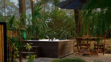 Deluxe Cabin, Hot Tub