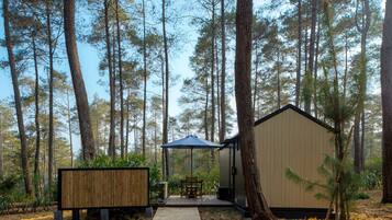 Deluxe Cabin, Hot Tub | 1 bedroom, desk, free WiFi, bed sheets