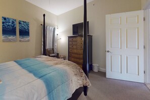 2 bedrooms, iron/ironing board, free WiFi