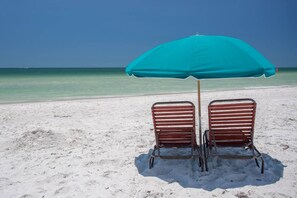 Beach nearby, beach towels, motor boating