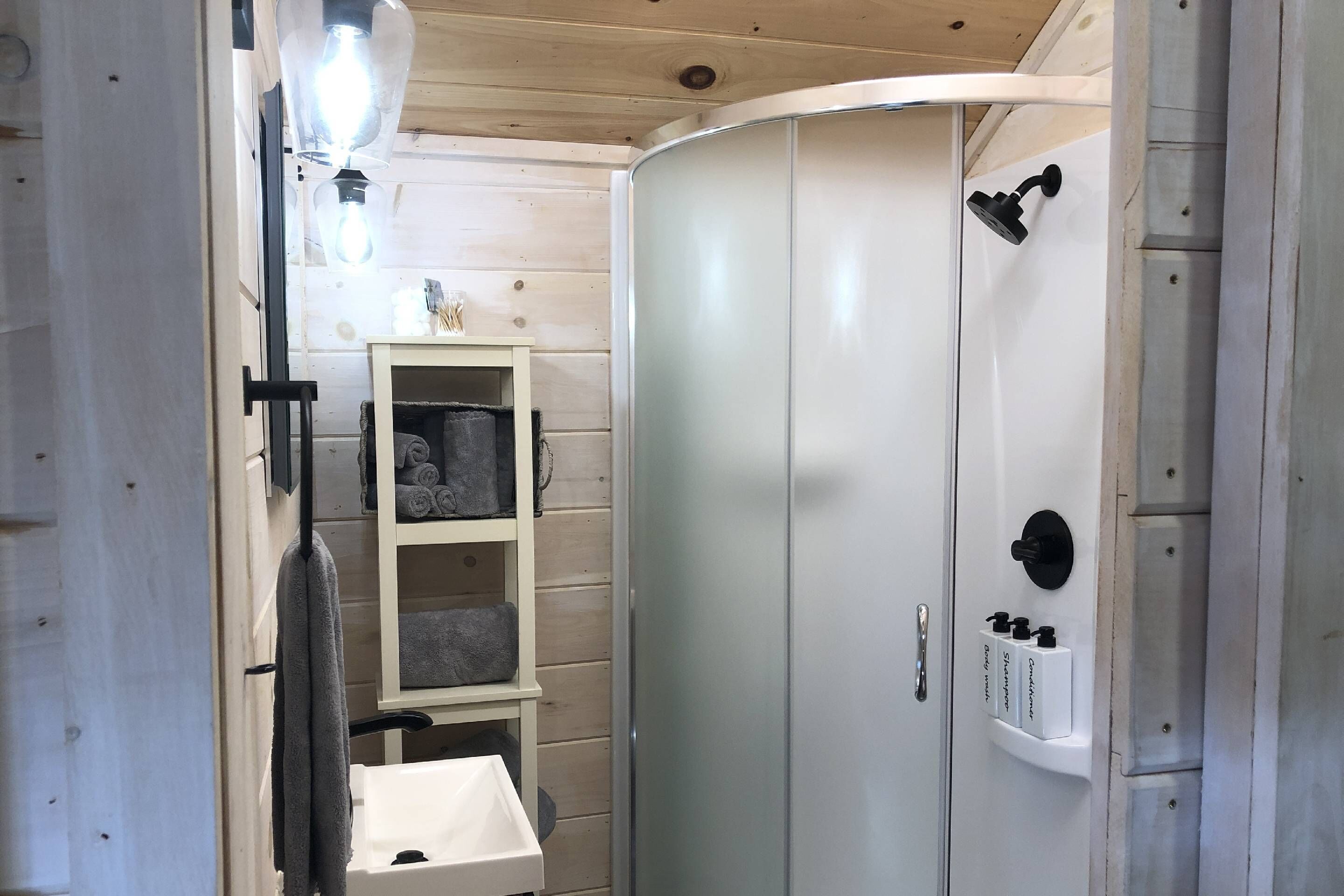 Dusche, Haartrockner, Shampoo