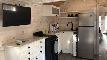 Réfrigérateur, micro-ondes, cafetière/bouilloire