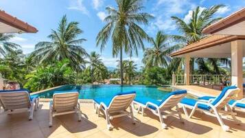 Premier Villa | 2 bedrooms, iron/ironing board, free WiFi