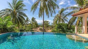 Premier Villa | 2 bedrooms, iron/ironing board, free WiFi