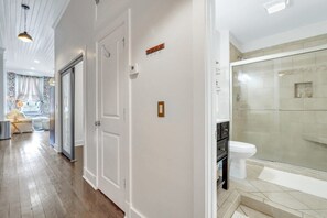 Douche, serviettes fournies