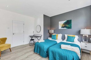 5 bedrooms, iron/ironing board, WiFi, bed sheets - We Stay Baxter Gate (Loughborough)