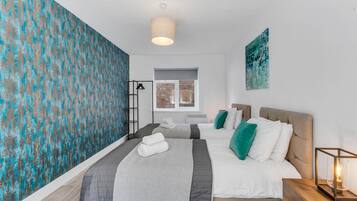 5 bedrooms, iron/ironing board, WiFi, bed sheets