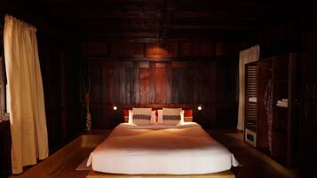 Luxury Villa | 2 bedrooms, in-room safe, desk, free WiFi