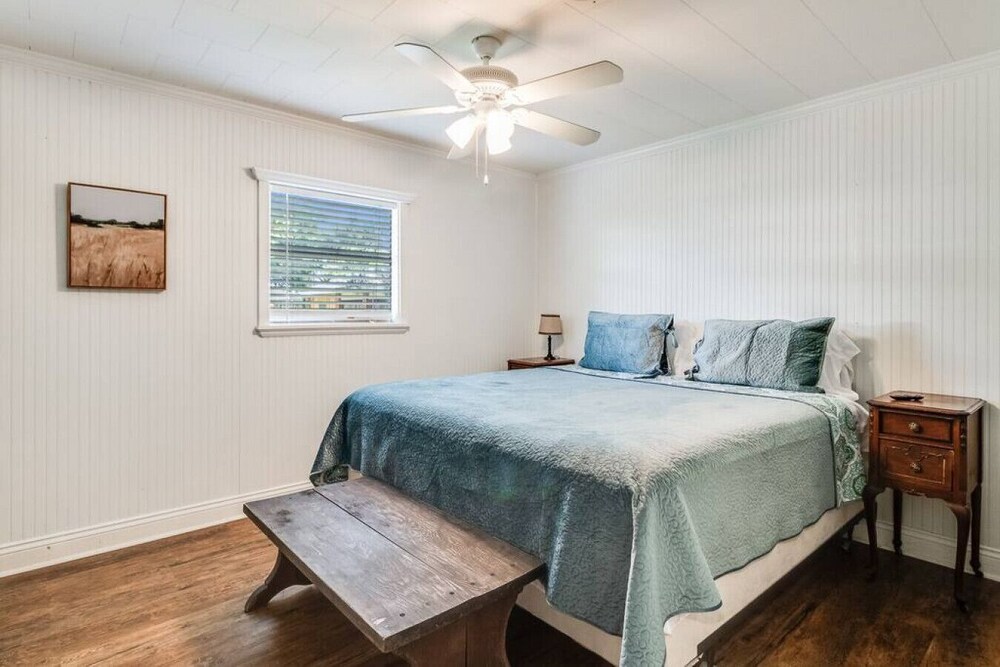 Way of Wisdom · Modern design small town charmer w/ fast wifi Breaux Bridge Vrbo