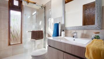 Shower, towels