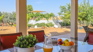 屋外ダイニングエリア