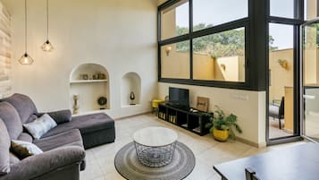 Televisión, chimenea