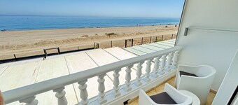 Vacation Home "Beach House El Saladillo" with Sea View, Private Tennis Court & Wi-Fi