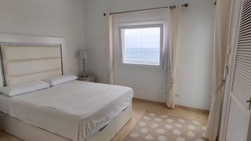 2 slaapkamers, een strijkplank/strijkijzer, gratis wifi, beddengoed