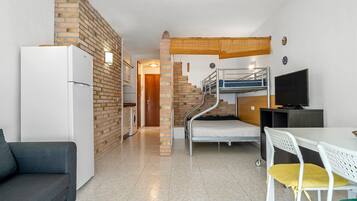 1 camera, ferro/asse da stiro, lenzuola