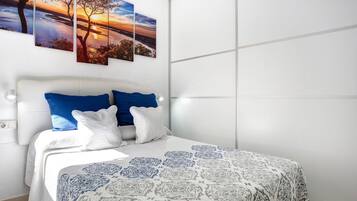 2 slaapkamers, een strijkplank/strijkijzer, gratis wifi, beddengoed