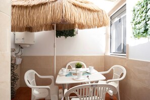 Dining - Holiday Home "Casa Centro Historico Barbate" with Private Terrace and Wi-Fi (Barbate)