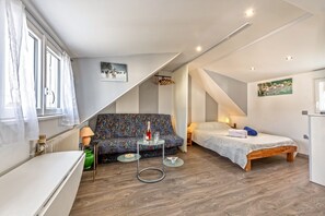 1 chambre, fer et planche à repasser, Wi-Fi gratuit, draps fournis