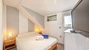 1 bedroom, iron/ironing board, free WiFi, bed sheets