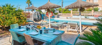 Holiday Home 'La Playita' with Sea View, Pool, Garden & Wi-Fi