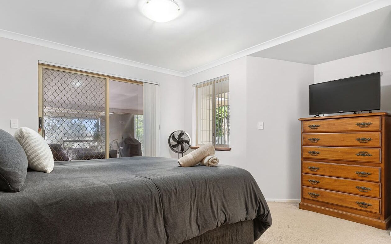 4 makuuhuonetta, silitysrauta/-lauta, Wi-Fi, vuodevaatteet