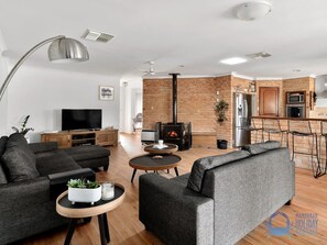Fernseher, Kamin