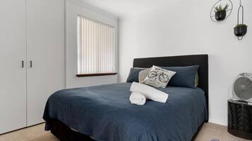 4 makuuhuonetta, silitysrauta/-lauta, Wi-Fi, vuodevaatteet