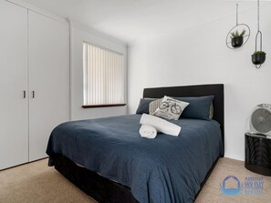 4 bedrooms, iron/ironing board, WiFi, bed sheets