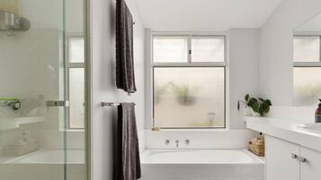 Bathtub