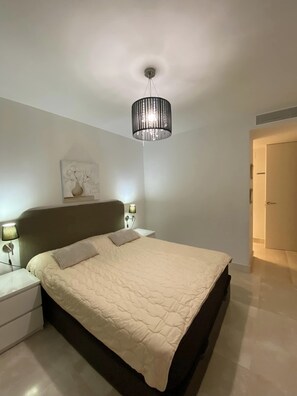 2 soverom, strykejern/-brett, reiseseng for barn og wi-fi