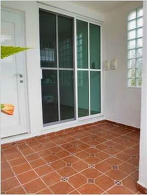 Apartment, 1 Bedroom, Smoking, Patio | Bahagian luar