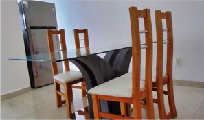 Apartment, 1 Bedroom, Smoking, Patio | Tempat makan