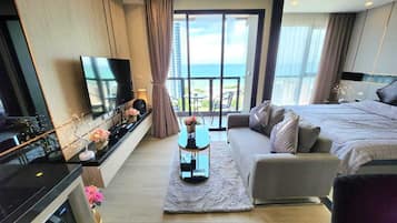 1 bedroom, in-room safe, desk, iron/ironing board