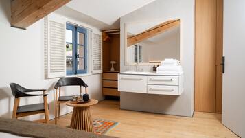 1 bedroom, in-room safe, free WiFi, bed sheets