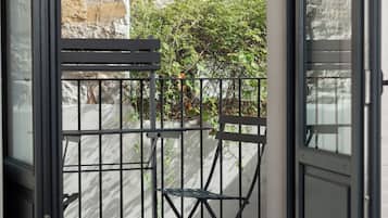 King Room -Terrace Overlooking Courtyard | Terrace/patio