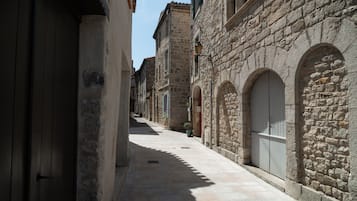 CanCans | 1 bedroom, in-room safe, free WiFi, bed sheets