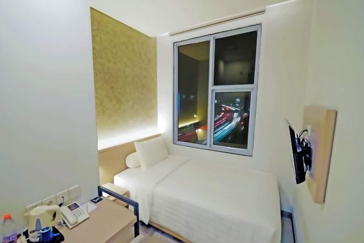 1 bedroom, in-room safe, iron/ironing board, free WiFi