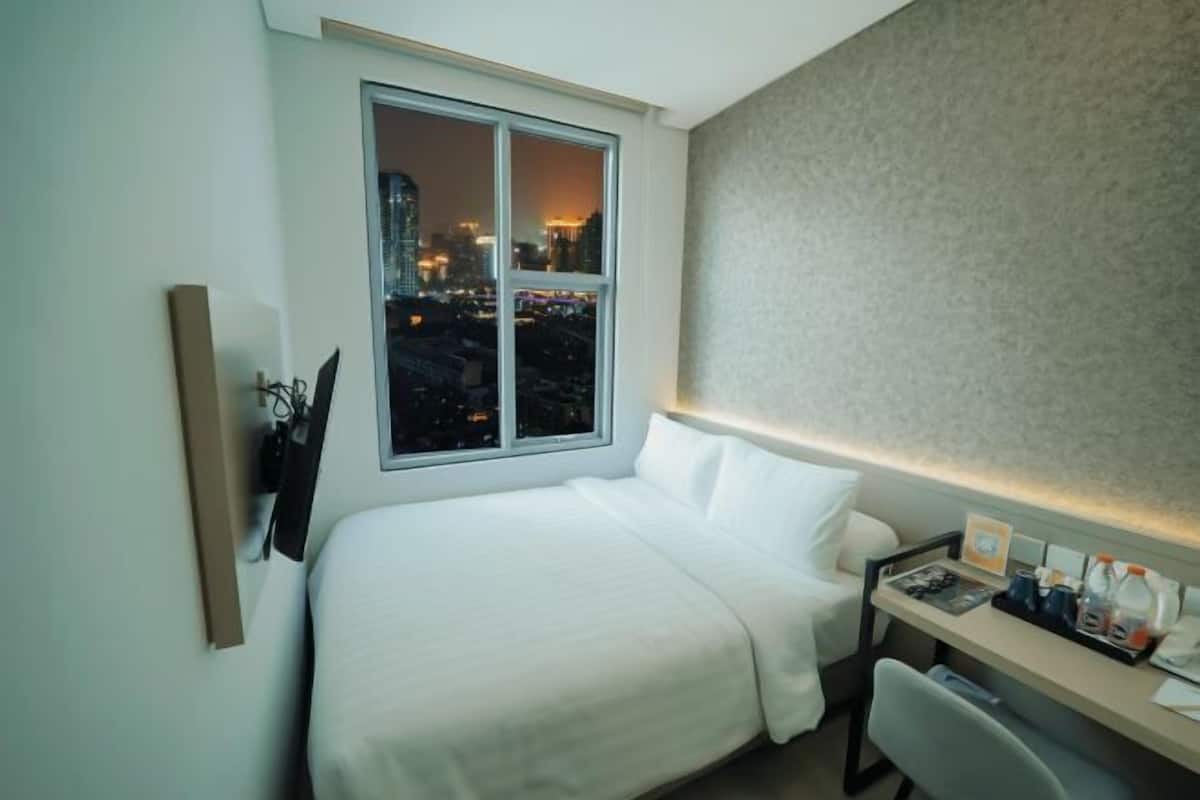 1 bedroom, in-room safe, iron/ironing board, free WiFi