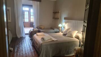 8 dormitorios, cuna de viaje, wifi y ropa de cama