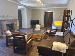 Smart TV, fireplace, video games