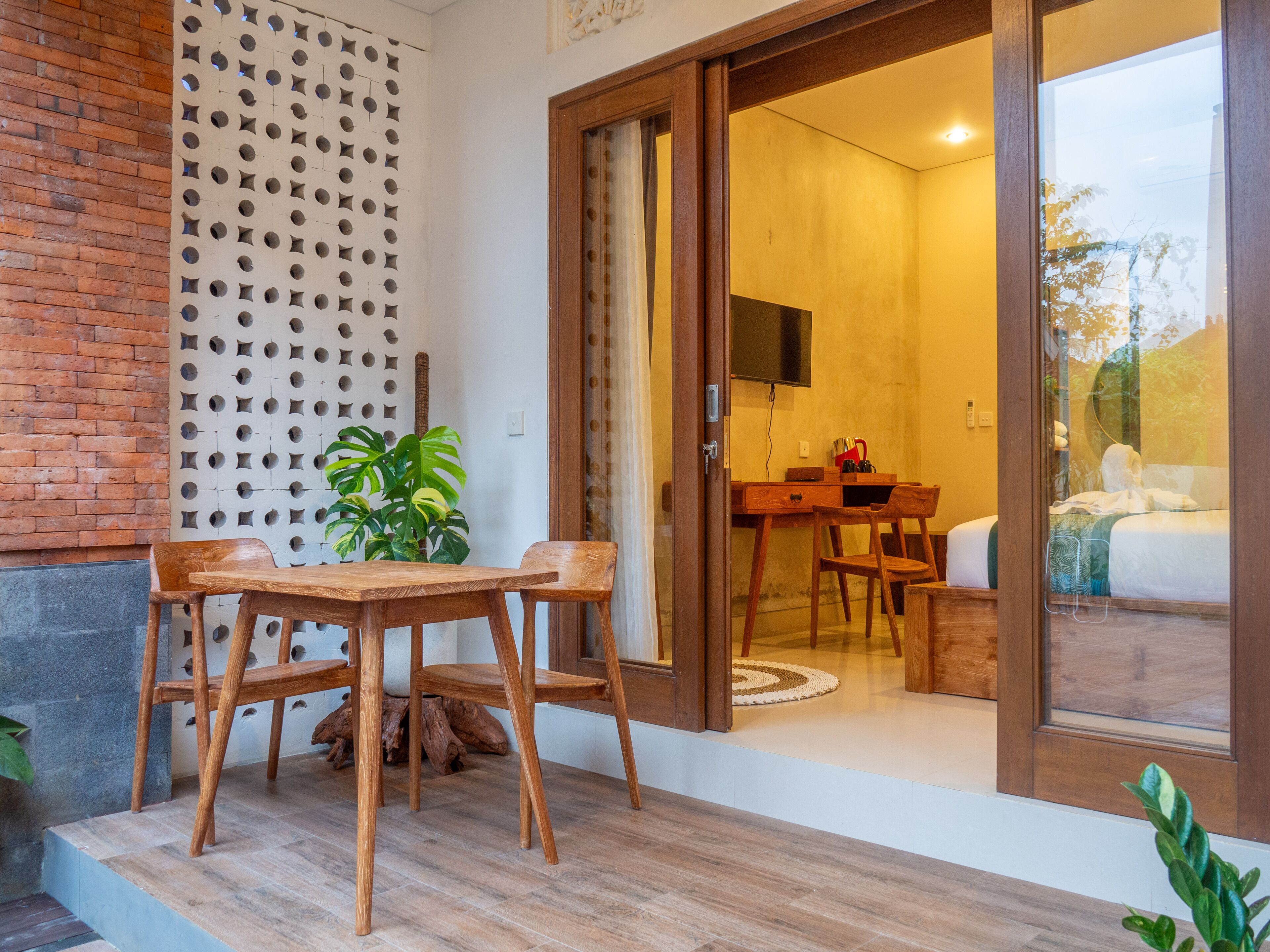 Kahden hengen deluxe-huone, pohjakerroksessa | Terassi/patio