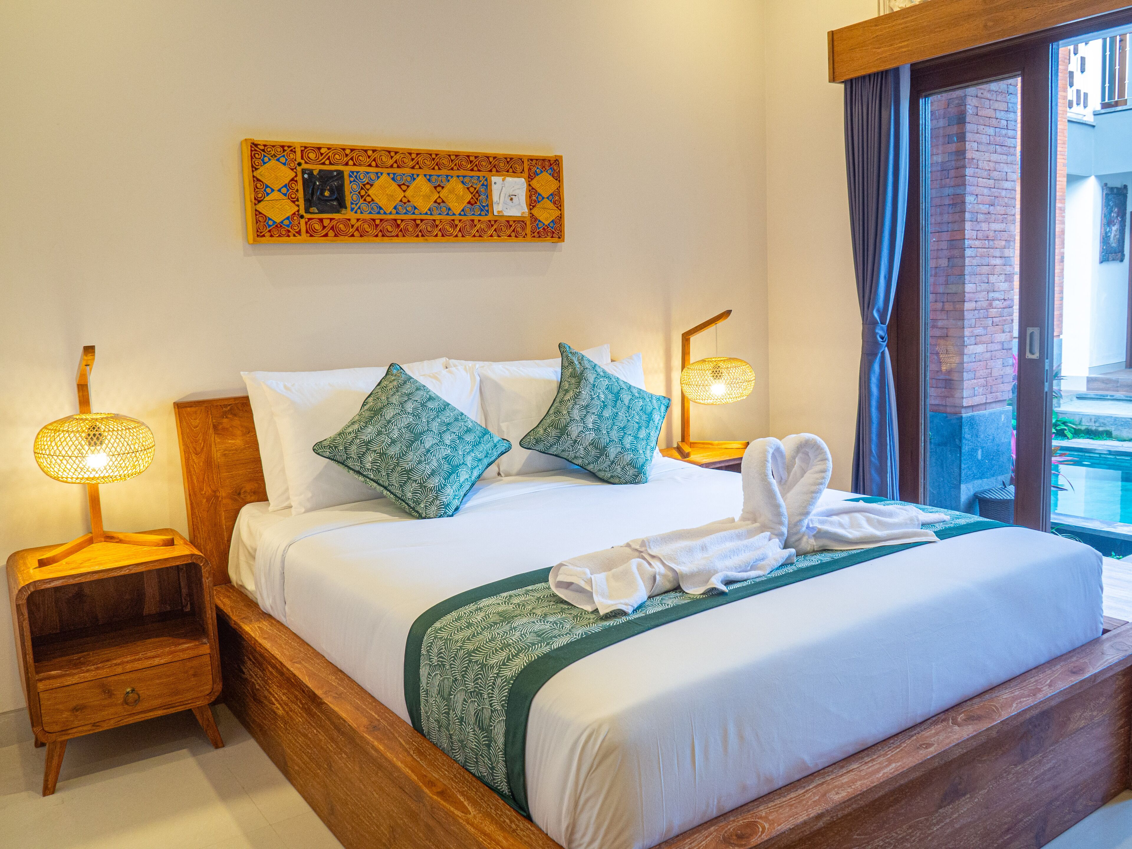 Deluxe Double Room, Ground Floor | Minibar, in-room safe, desk, soundproofing