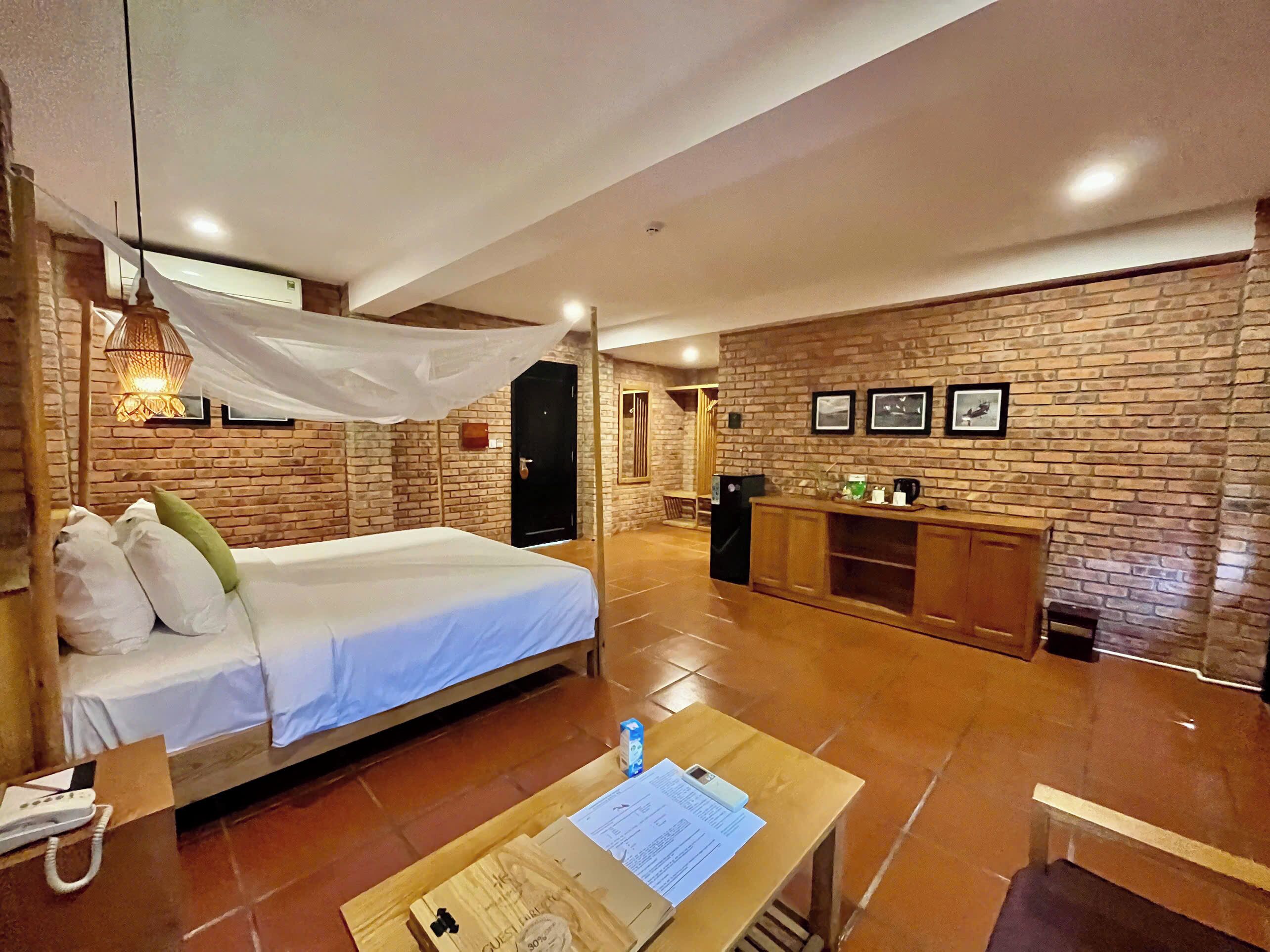 Grand Deluxe Double Room with Garden View | Minibaari, tallelokero huoneessa, ilmainen Wi-Fi, vuodevaatteet