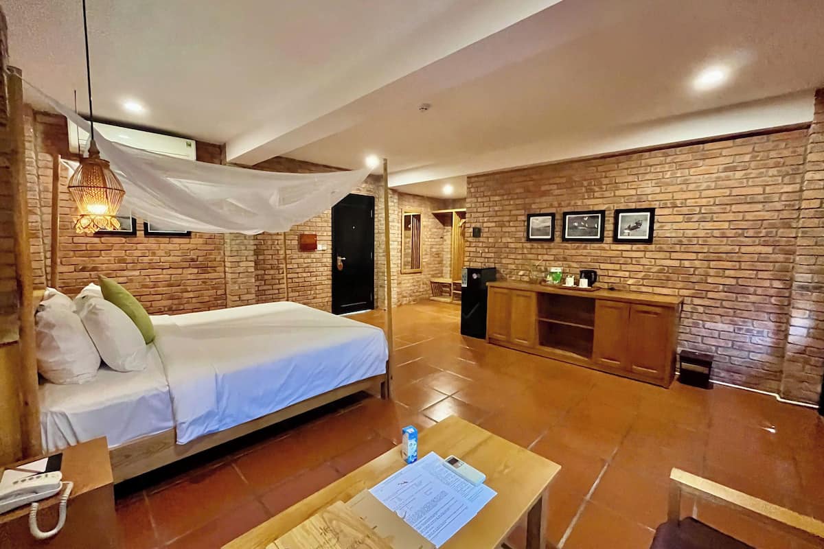 Grand Room, 1 King Bed, Garden View